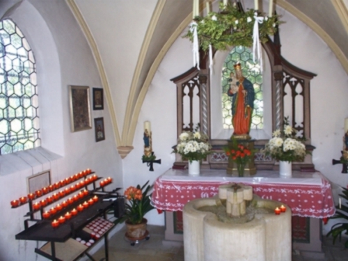 Gnadenkapelle mit Opferlichtern